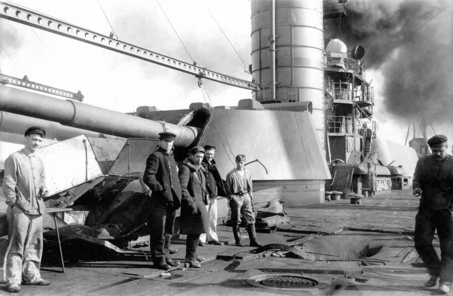 Линейный корабль «Петропавловск» после подавления Кронштадтского мятежа, 1921 год