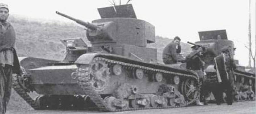 Т-26 танковой роты капитана Поля Армана перед началом своего первого боя под Сесеньей, 29 октября 1936 года