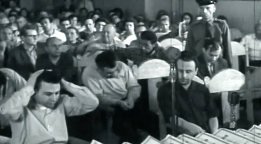 Валютные фарцовщики Владислав Файбишенко и Ян Рокотов в зале суда, который приговорил их к расстрелу при одобрении Н. С. Хрущёва, 1961 год