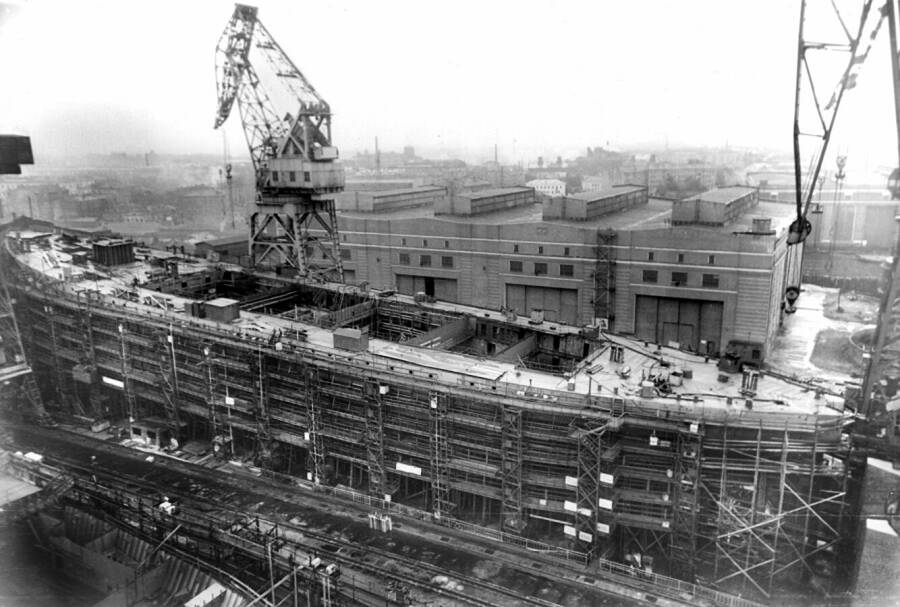 Сборка корпуса атомного ледокола «Ленин» на Адмиралтейском заводе в Ленинграде