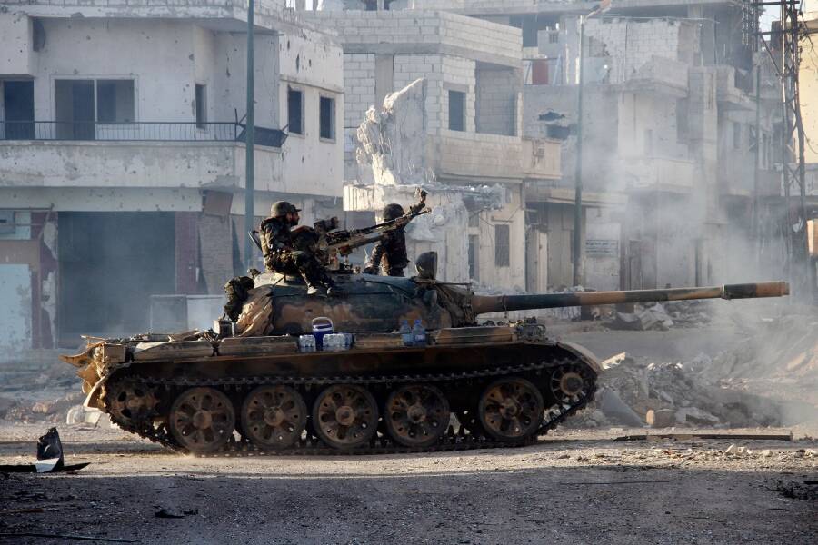 Танк Т-55 во время уличных боев в Сирии