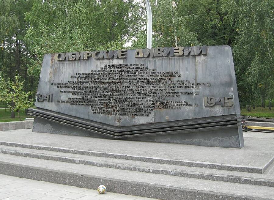 Монумент Славы, Новосибирск список сибирских дивизий