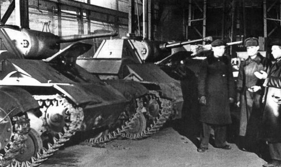 Готовые танки Т-70 на Горьковском заводе, зима 1942-43 годов