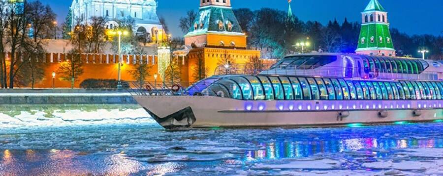 Прогулочный ледокол на Москве-реке с рестораном, клубом, танцплощадкой на борту – излюбленное развлечение горожан