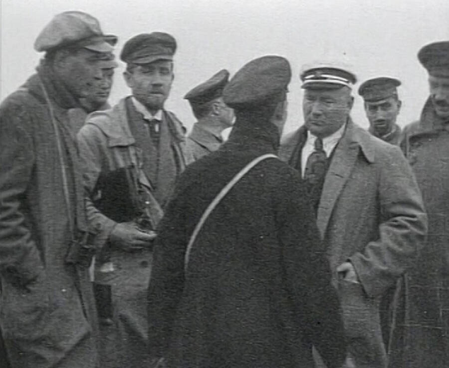 И.И. Вацетис с сотрудниками своего штаба. Лето – начало осени 1918 г.