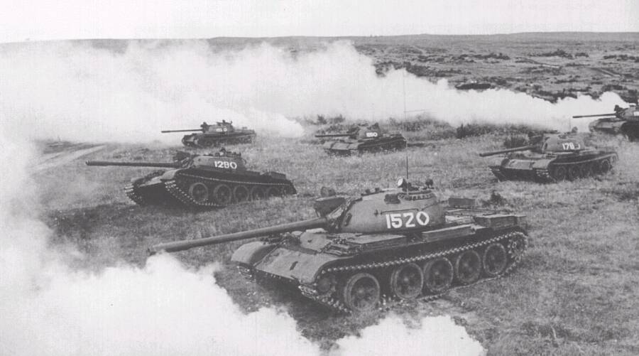 Танковая атака Т-55 под прикрытием дымовой завесы, Прикарпатский военный округ