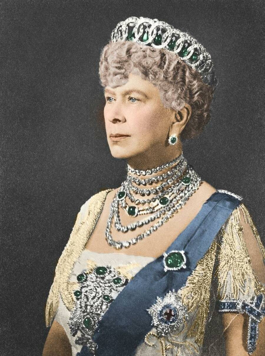 Мария Текская (королева Мэри) приобрела тиару в 1921 году