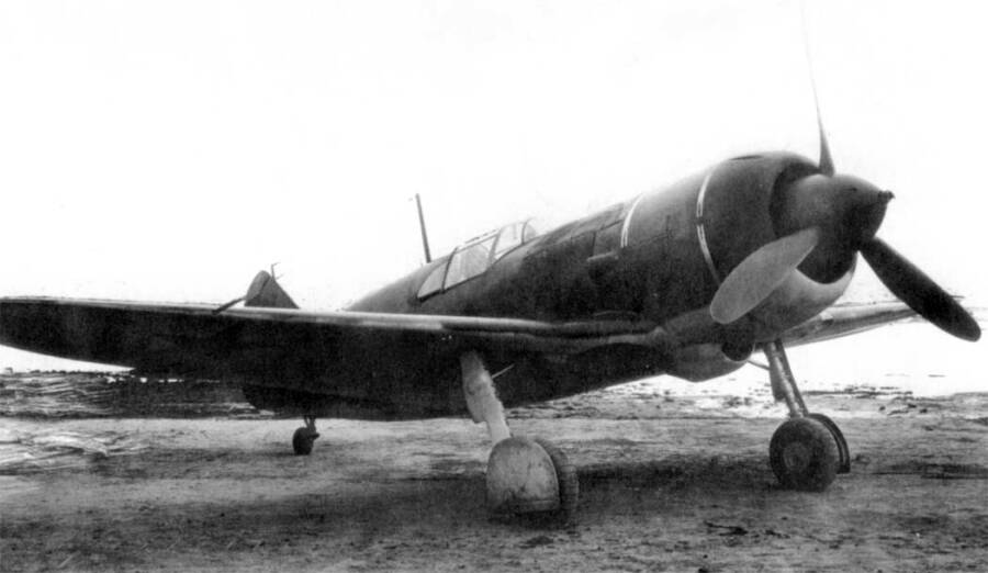 Первый ЛаГГ-3 с мотором М-82 на аэродроме в Горьком, март 1942 года