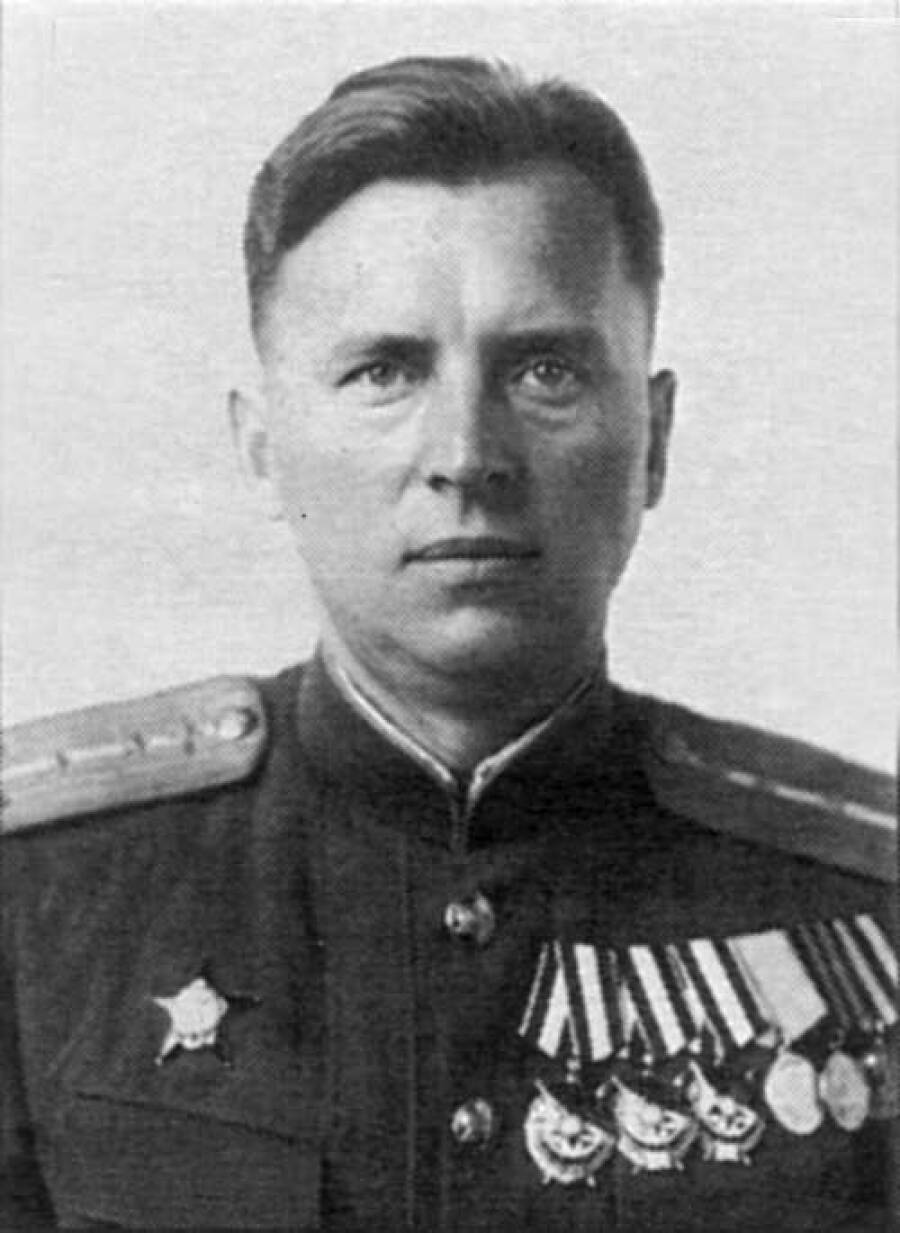 Летчик-испытатель Алексей Перелет, впервые поднявший Ту-95 в небо 12 ноября 1952 года