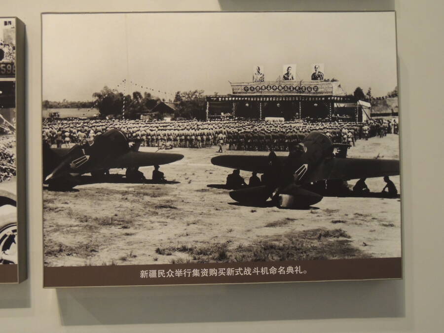 Фото 4. Советские истребители «И-16» в Синьцзяне  на перегоне к фронту