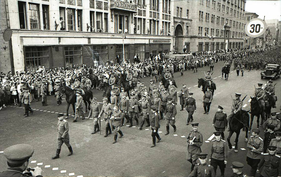 Такого парада в Москве немцы не ожидали