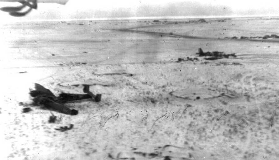Немецкие самолеты, уничтоженные на аэродроме в Тацинской, аэрофотосъемка конца декабря 1942 года