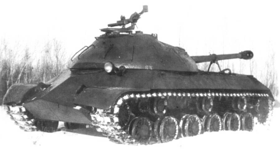 Второй прототип танка ИС-3 во время испытаний, февраль 1945 года