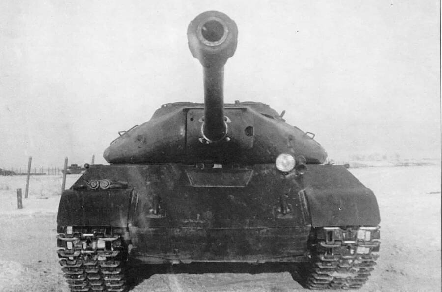 Прототип тяжелого танка ИС-3 «Кировец-1» разработки конструкторского бюро Челябинского Кировского завода, зима 1945 года