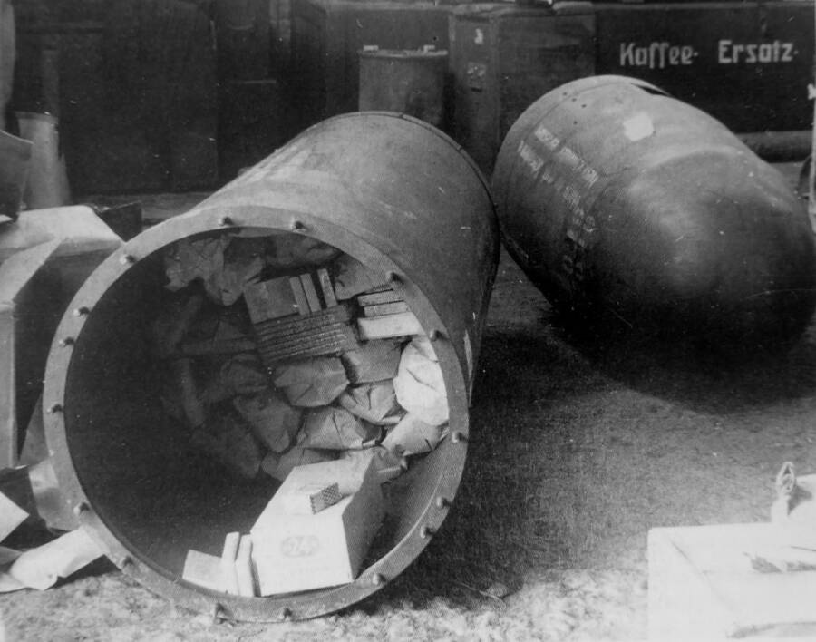 Немецкие грузовые контейнеры, подготовленные для снабжения окруженных в Сталинграде частей