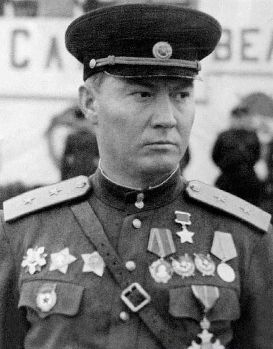 Командир 2-го гвардейского танкового корпуса (с 26 июня 1943 года) генерал-лейтенант Алексей Бурдейный в 1945 году