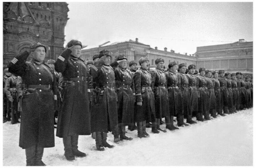 Участие 1-го Московского отдельного отряда моряков в параде 7 ноября 1941 года 