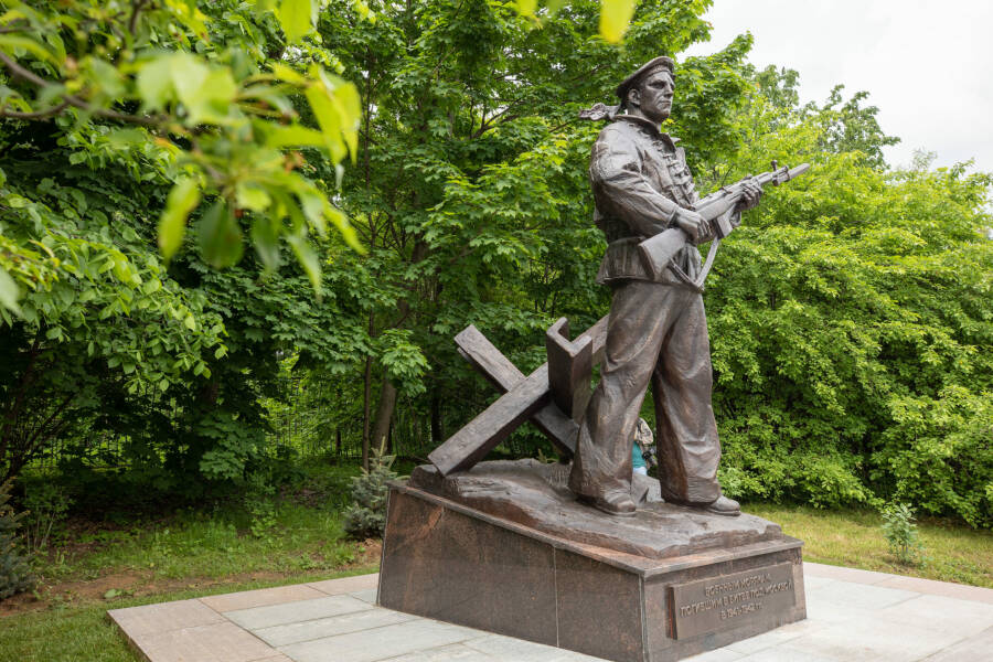 Памятник военным морякам, погибшим в битве под Москвой в 1941–1942 годах