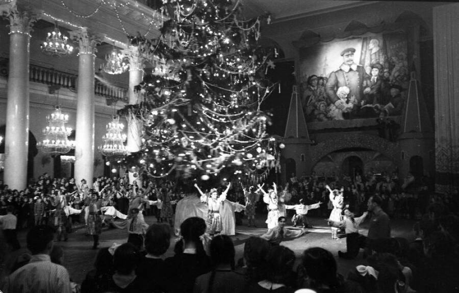 Празднование Нового года в Колонном зале Дома Союзов. 1948 год