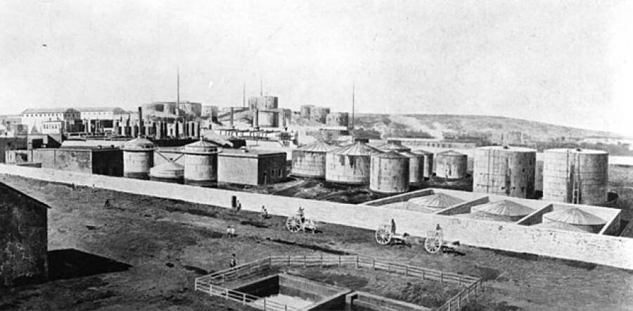 Нефтеперерабатывающий завод в Баку, 1912