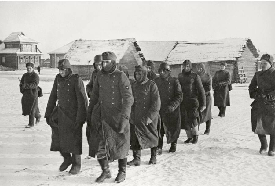 Рис. 3. Немецкие солдаты, взятые в плен  Битве под Москвой в 1941 году 