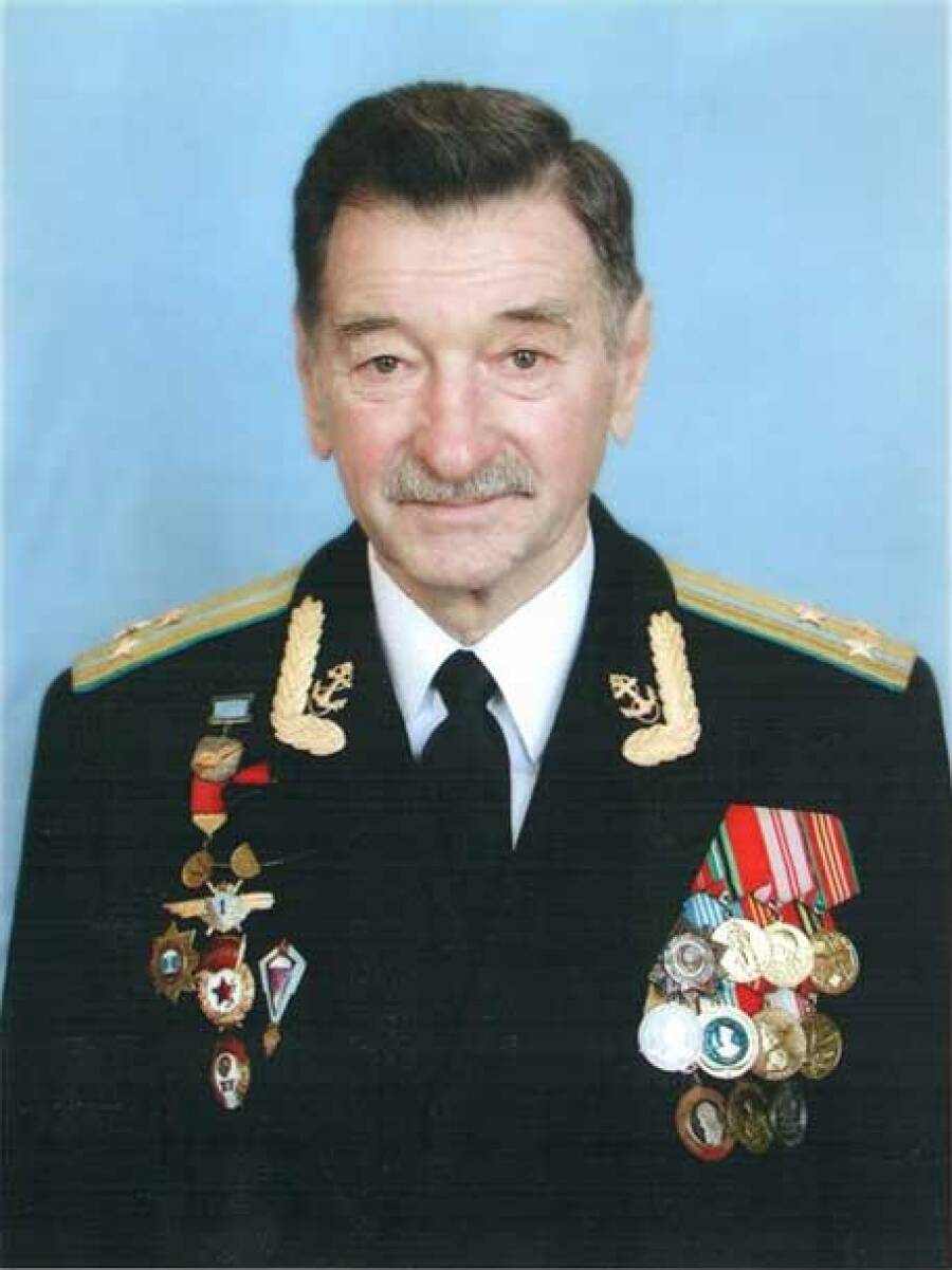 Морской летчик полковник Евгений Лахмостов – первый командир гидросамолета А-40, поднявшийся на нем в воздух