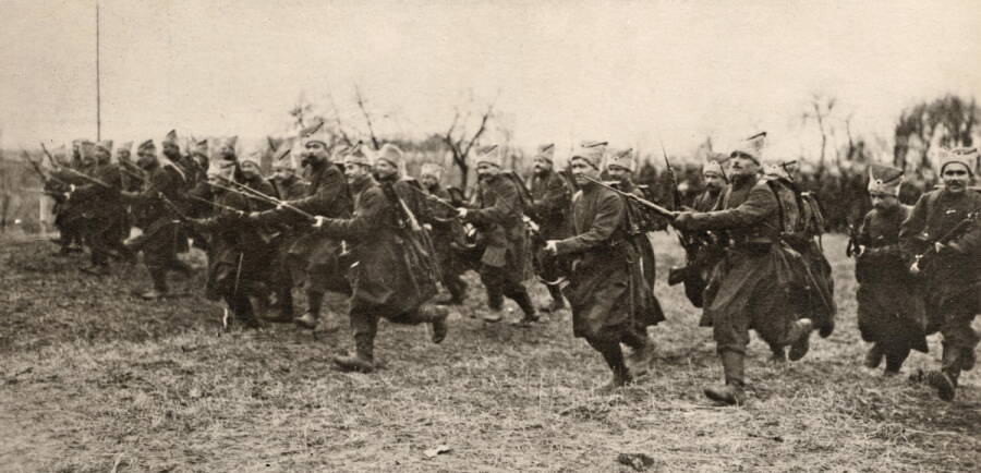 Учения «синежупанников» — пехоты армии Украинской народной республики, сформированной в Галиции при участии Германии в 1918 году