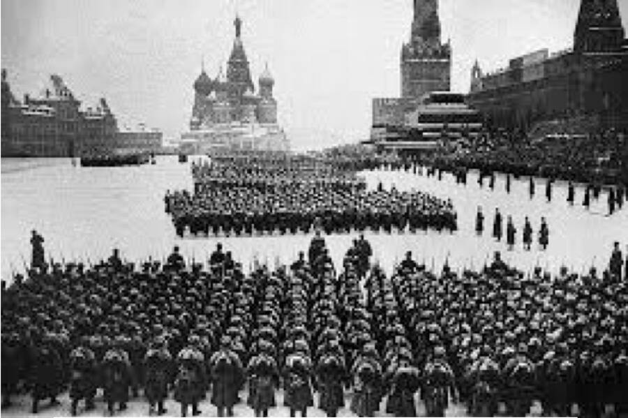 Рис. 4. Парад войск Красной Армии 7 ноября 1941 года