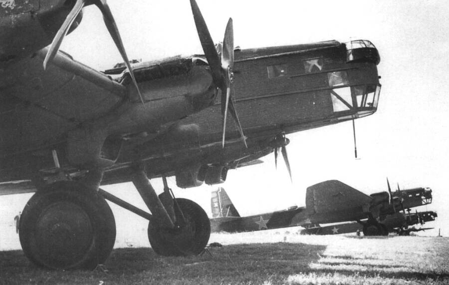 Бомбардировщики высотной модификации ТБ-3РН из состава 52-го гвардейского тяжелобомбардировочного авиаполка 18-й воздушной армии, август 1945 года