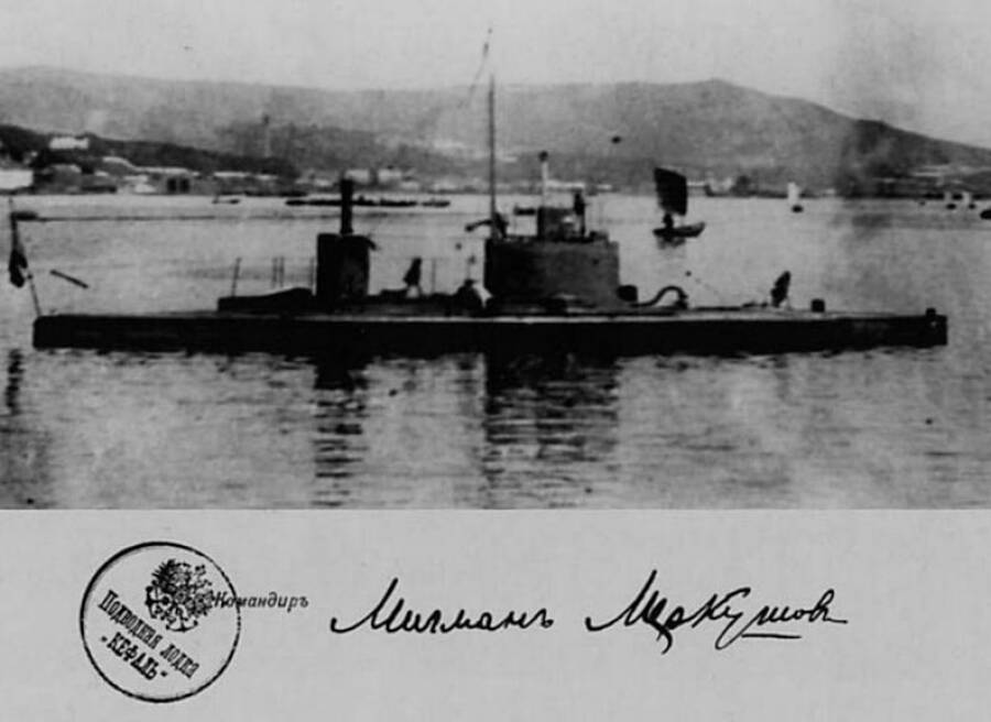 Фотография подводной лодки «Кефаль» в порту Владивостока с печатью корабля и подписью его командира – мичмана Василия Меркушова