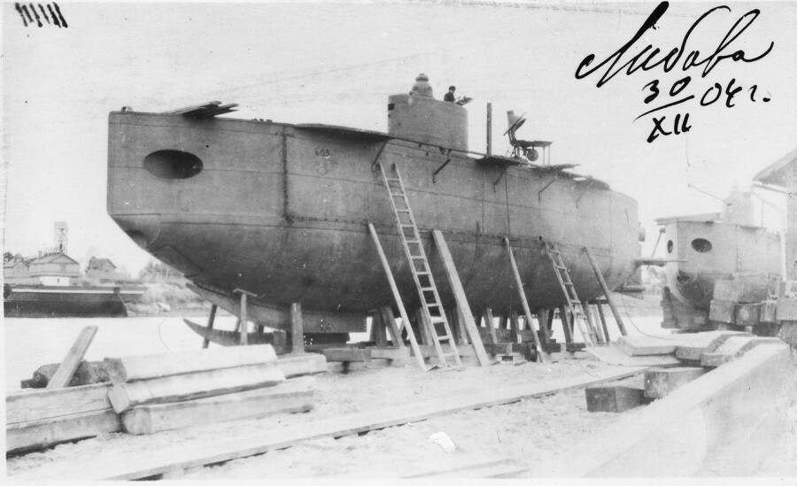 Подводные лодки типа «Осетр» – «Кефаль» и «Бычок» – на достройке в мастерских Либавского военного порта, 30 декабря 1904 года