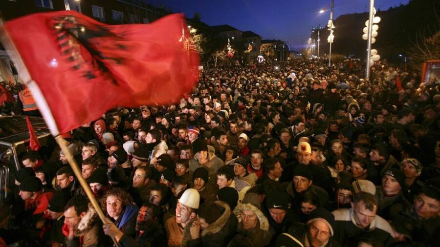 Косовские албанцы отмечают независимость, 2008 год.