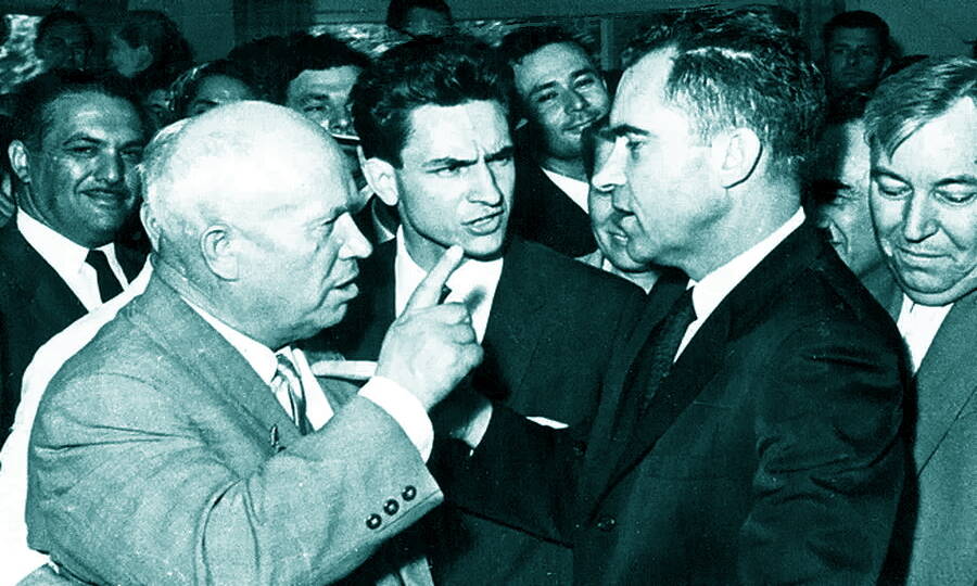 «Кухонные дебаты» (импровизированные политические диалоги) между Н.С. Хрущёвым и вице-президентом США Р. Никсоном на открытии выставки «Промышленная продукция США» в Сокольниках, 1959 год. 