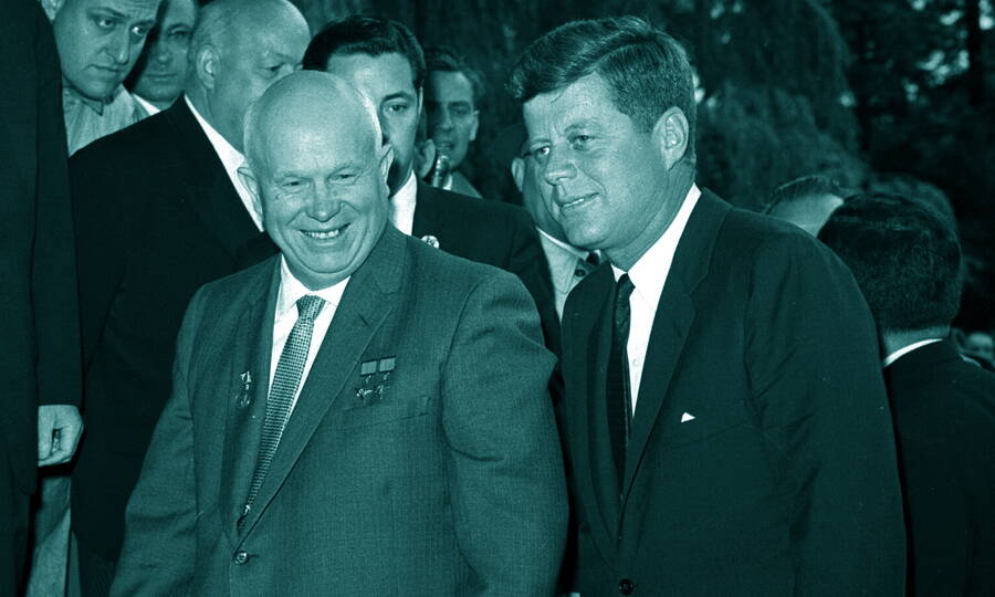 Никита Хрущёв и Джон Кеннеди на встрече в Вене, 1961 год. 