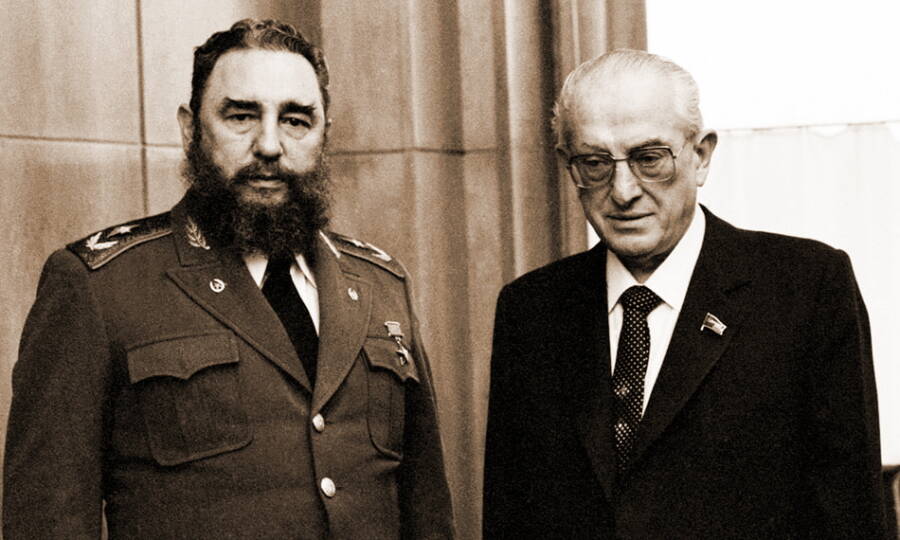 Юрий Андропов и Фидель Кастро в Москве, 16 ноября 1982 года. 