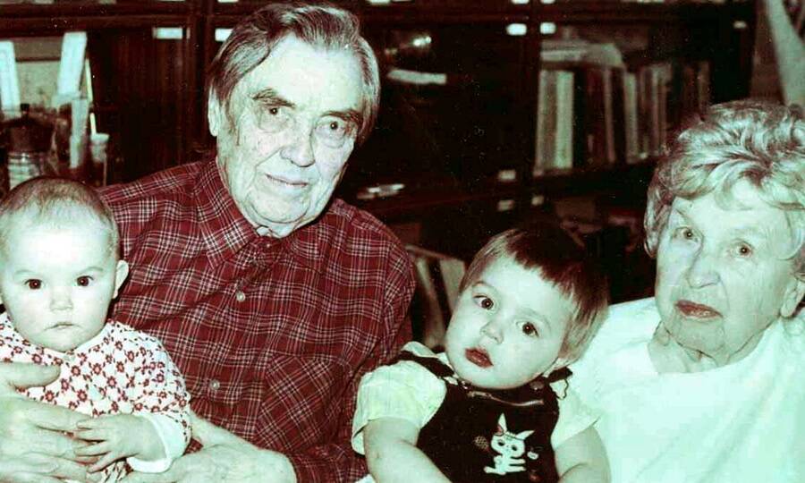 Г.М. Маленков и В.А. Голубцова с внуками, 1987 год. 