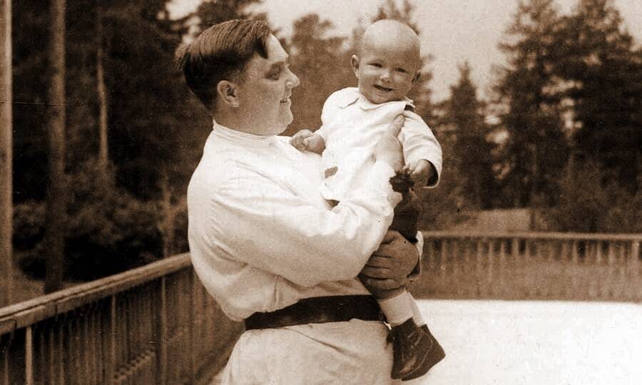 С сыном Андреем, около 1938 года.