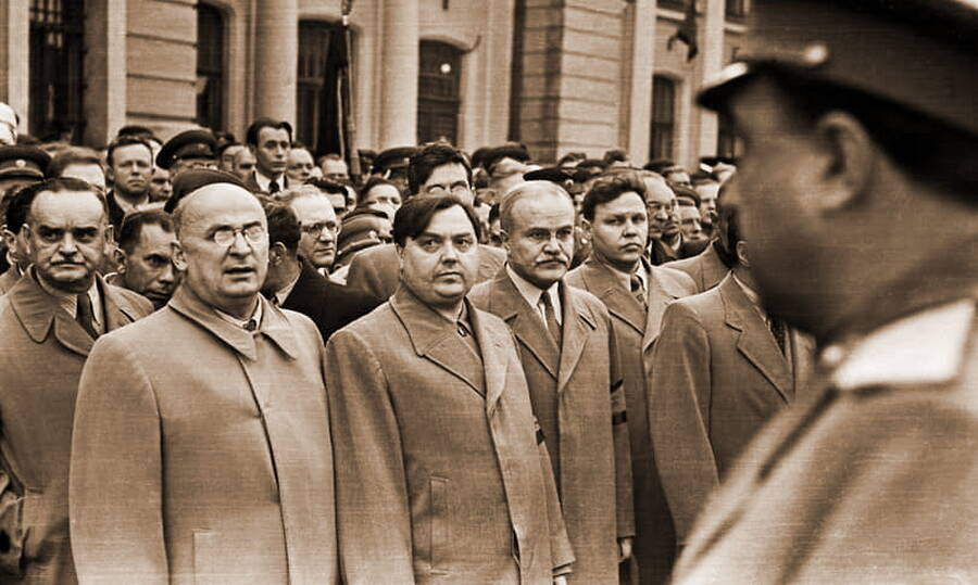Л.П. Берия в числе прочих советских руководителей, сентябрь 1948 года. 
