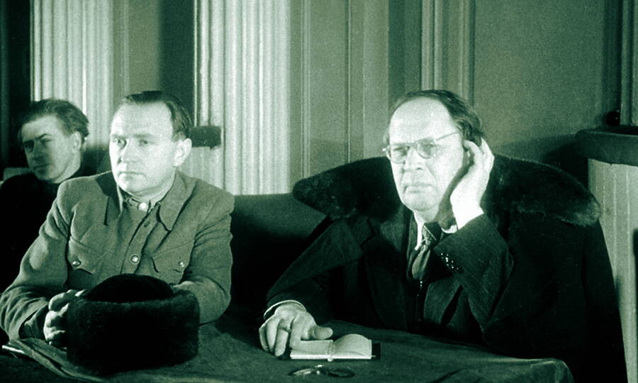 А.Н. Толстой на заседании судебного процесса над немецкими военными преступниками. Харьков, декабрь 1943 года. 