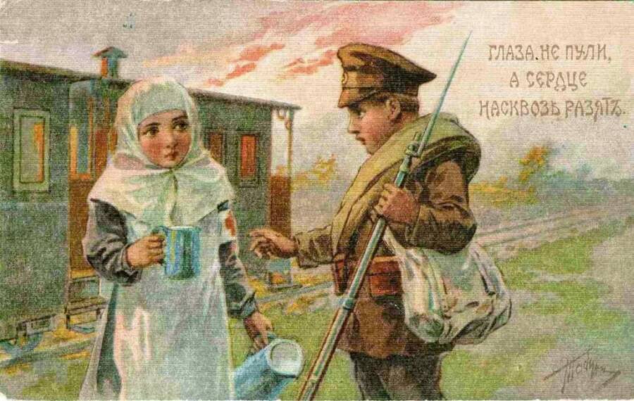 Образы детей часто использовались в военных открытках того времени.