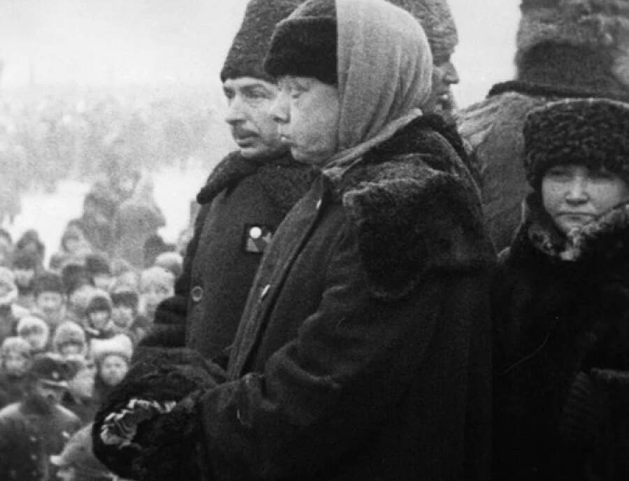Надежда Крупская на похоронах Ленина. 
