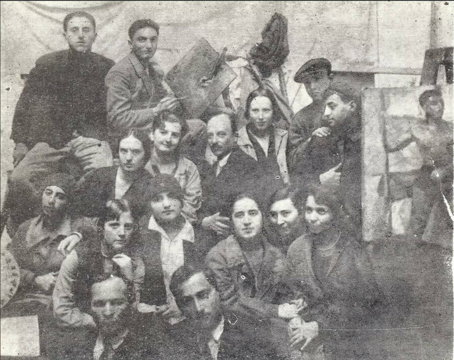 Евгений Лансере со своим классом в Академии художеств Грузии. 1929 год. 