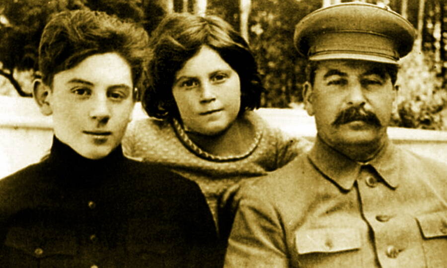 И.В. Сталин с сыном Василием и дочерью Светланой, 1935 год. 