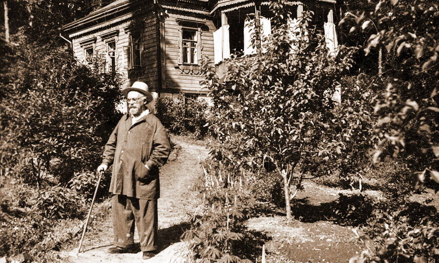 М.М. Пришвин на даче в Дунино, начало 1950-х гг.
