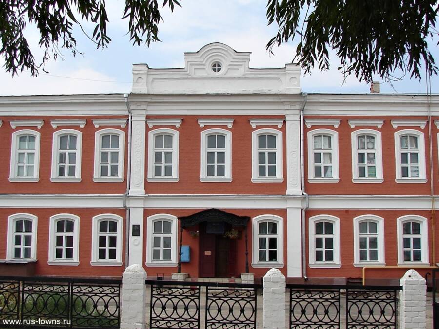  Елецкая мужская гимназия, ныне средняя школа №1 имени М.М. Пришвина.