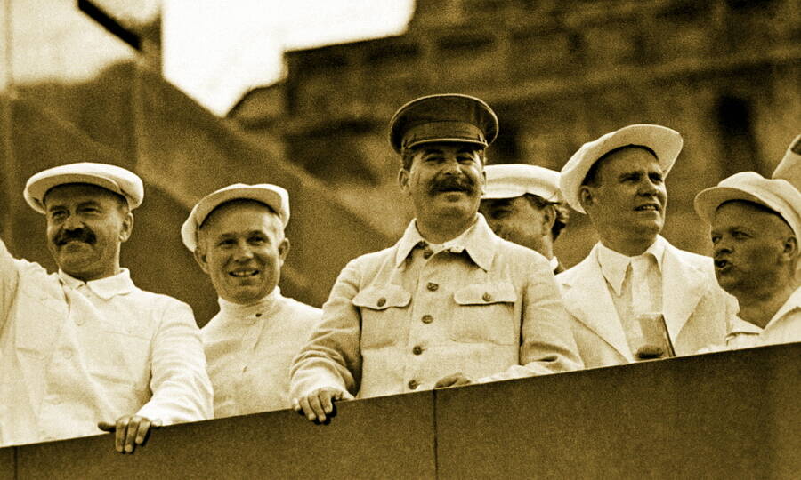 И.В. Сталин на трибуне мавзолея, начало 1930-х гг. 