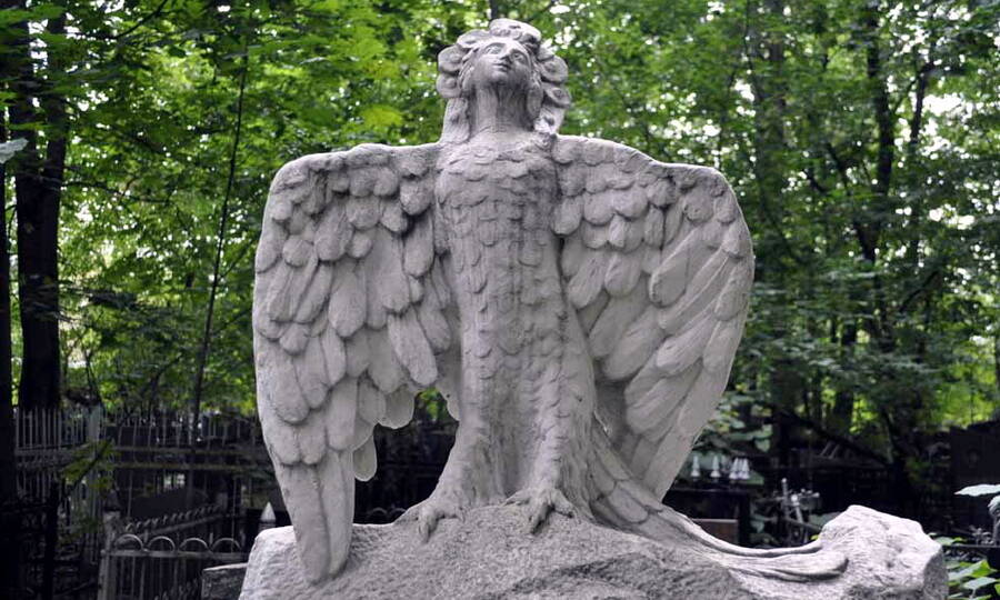 Памятник на могиле М.М. Пришвина на Введенском кладбище в Москве. 