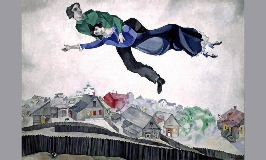 Над городом». Вероятно, самая известная картина Марка Шагала, 1918 год.