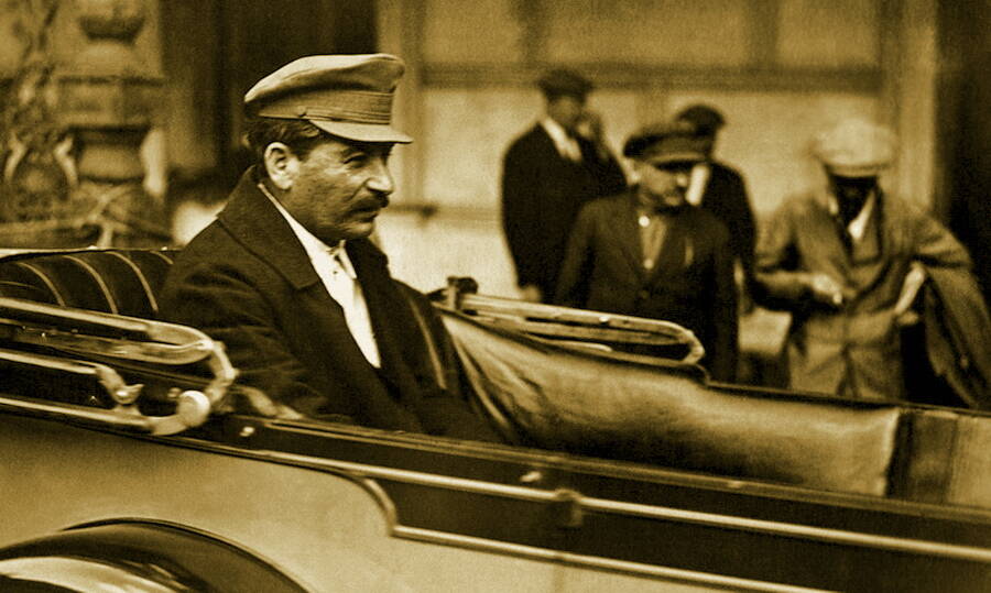 И.В. Сталин в автомобиле, 1926 год. 