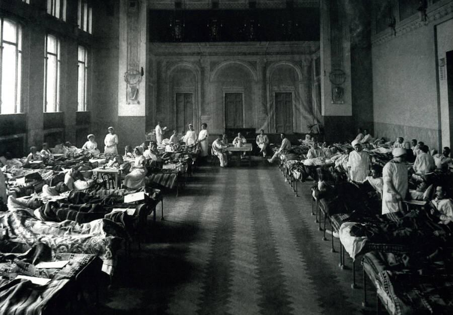 Временный госпиталь в начале Первой мировой войны. 